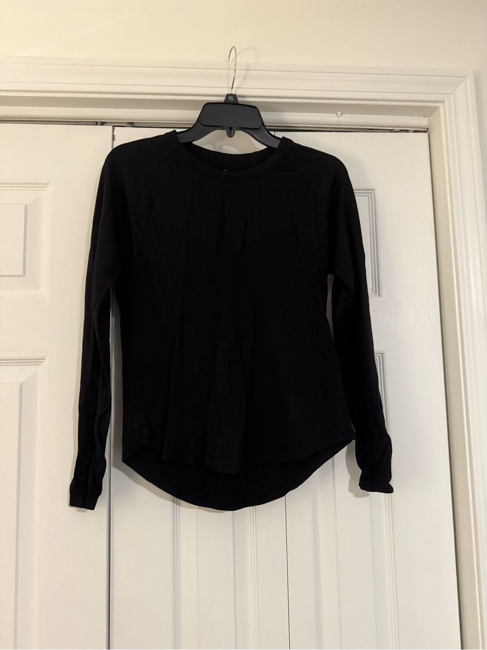 Women's Black Long-Sleeve Crewneck Top - Everyday Essential
